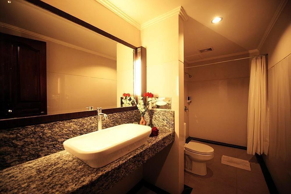 Urbanview Hotel Taman Suci Денпасар Номер фото