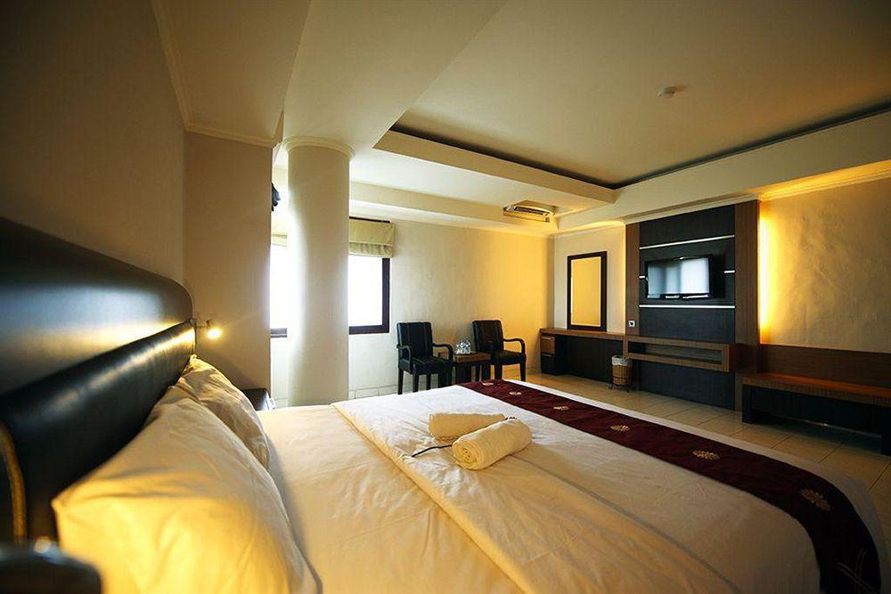 Urbanview Hotel Taman Suci Денпасар Номер фото
